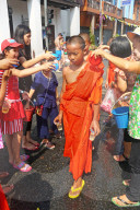 NEWS - Songkran: Thailand feiert Neujahr mit Wasserschlachten