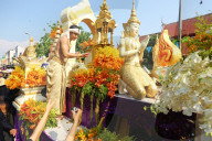 NEWS - Songkran: Thailand feiert Neujahr mit Wasserschlachten