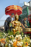 NEWS - Songkran: Thailand feiert Neujahr mit Wasserschlachten