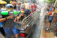 NEWS - Songkran: Thailand feiert Neujahr mit Wasserschlachten