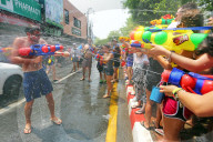 NEWS - Songkran: Thailand feiert Neujahr mit Wasserschlachten
