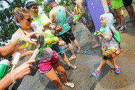 NEWS - Songkran: Thailand feiert Neujahr mit Wasserschlachten
