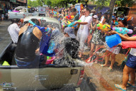 NEWS - Songkran: Thailand feiert Neujahr mit Wasserschlachten
