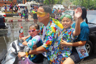 NEWS - Songkran: Thailand feiert Neujahr mit Wasserschlachten