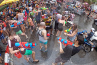 NEWS - Songkran: Thailand feiert Neujahr mit Wasserschlachten