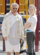 EXKLUSIV - Dustin Hoffman mit seinen Enkeln im Park