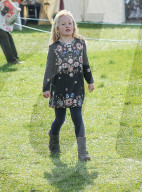 PEOPLE - Royale Cousinen: Savannah und Isla Phillips mit Mia Grace Tindall an den Gatcombe Horse Trails