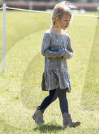 PEOPLE - Royale Cousinen: Savannah und Isla Phillips mit Mia Grace Tindall an den Gatcombe Horse Trails