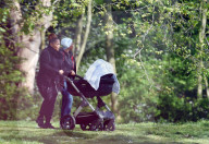 EXKLUSIV - Janet Jackson mit Baby Eissa im Park in London