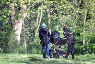 EXKLUSIV - Janet Jackson mit Baby Eissa im Park in London