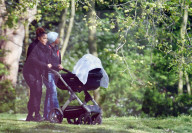 EXKLUSIV - Janet Jackson mit Baby Eissa im Park in London