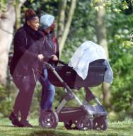 EXKLUSIV - Janet Jackson mit Baby Eissa im Park in London