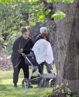 EXKLUSIV - Janet Jackson mit Baby Eissa im Park in London