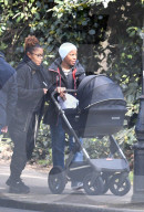 EXKLUSIV - Janet Jackson mit Baby Eissa im Park in London