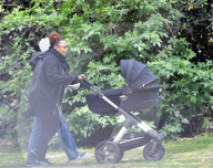 EXKLUSIV - Janet Jackson mit Baby Eissa im Park in London