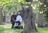 EXKLUSIV - Janet Jackson mit Baby Eissa im Park in London