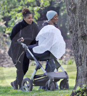 EXKLUSIV - Janet Jackson mit Baby Eissa im Park in London
