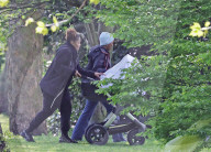 EXKLUSIV - Janet Jackson mit Baby Eissa im Park in London