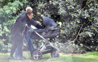 EXKLUSIV - Janet Jackson mit Baby Eissa im Park in London