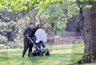 EXKLUSIV - Janet Jackson mit Baby Eissa im Park in London