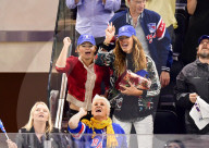 PEOPLE - Promis am New York Rangers Game
