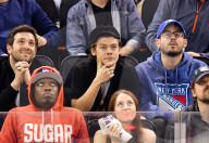 PEOPLE - Promis am New York Rangers Game