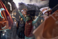 NEWS - Türkei feiert das Abstimmungsresultat des Referendums