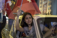 NEWS - Türkei feiert das Abstimmungsresultat des Referendums