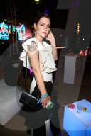 PEOPLE - Coachella: Promis an der Moschino Candy Crush Desert Party