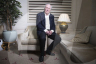 PORTRAIT - Frederick Forsyth