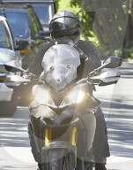 PEOPLE - Bradley Cooper mit dem Töff in LA unterwegs