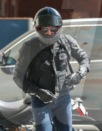 PEOPLE - Bradley Cooper mit dem Töff in LA unterwegs