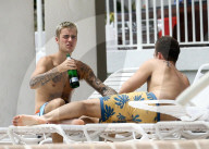 EXKLUSIV - Justin Bieber sonnt sich am Pool in Miami
