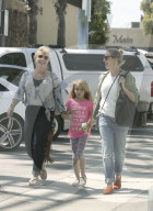 EXKLUSIV - Cameron Diaz mit ihrer Schwester und ihrer Nichte in Seal Beach unterwegs