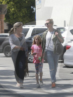 EXKLUSIV - Cameron Diaz mit ihrer Schwester und ihrer Nichte in Seal Beach unterwegs