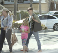 EXKLUSIV - Cameron Diaz mit ihrer Schwester und ihrer Nichte in Seal Beach unterwegs