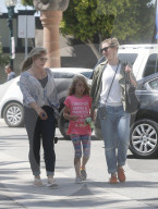EXKLUSIV - Cameron Diaz mit ihrer Schwester und ihrer Nichte in Seal Beach unterwegs