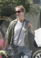 EXKLUSIV - Cameron Diaz mit ihrer Schwester und ihrer Nichte in Seal Beach unterwegs