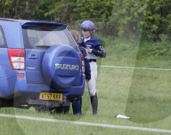 EXKLUSIV - Zara Tindall fällt vom Pferd in Norfolk