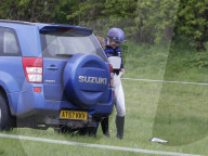 EXKLUSIV - Zara Tindall fällt vom Pferd in Norfolk