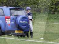 EXKLUSIV - Zara Tindall fällt vom Pferd in Norfolk