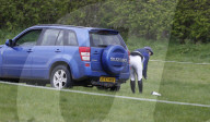 EXKLUSIV - Zara Tindall fällt vom Pferd in Norfolk