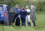 EXKLUSIV - Zara Tindall fällt vom Pferd in Norfolk