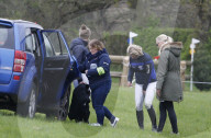EXKLUSIV - Zara Tindall fällt vom Pferd in Norfolk