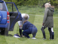 EXKLUSIV - Zara Tindall fällt vom Pferd in Norfolk
