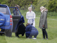 EXKLUSIV - Zara Tindall fällt vom Pferd in Norfolk