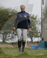 EXKLUSIV - Zara Tindall fällt vom Pferd in Norfolk
