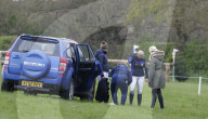 EXKLUSIV - Zara Tindall fällt vom Pferd in Norfolk
