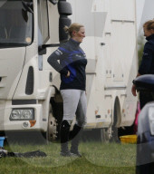 EXKLUSIV - Zara Tindall fällt vom Pferd in Norfolk
