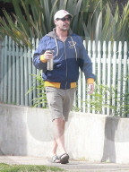 EXKLUSIV - Jon Hamm in Los Feliz unterwegs